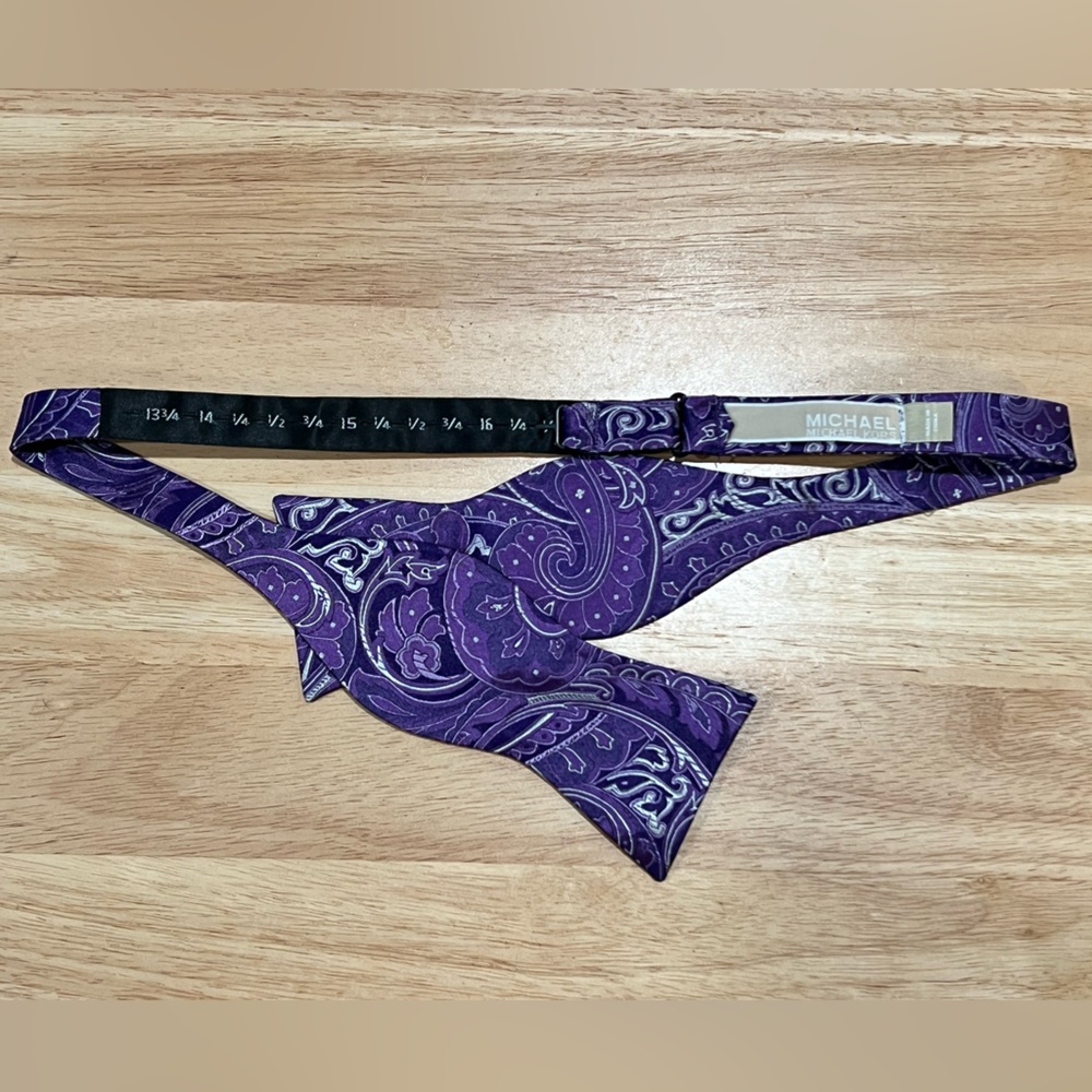 EUC Michael Kors Bow Tie